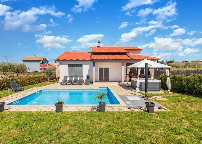 Lovely Home In Pula With Wifi