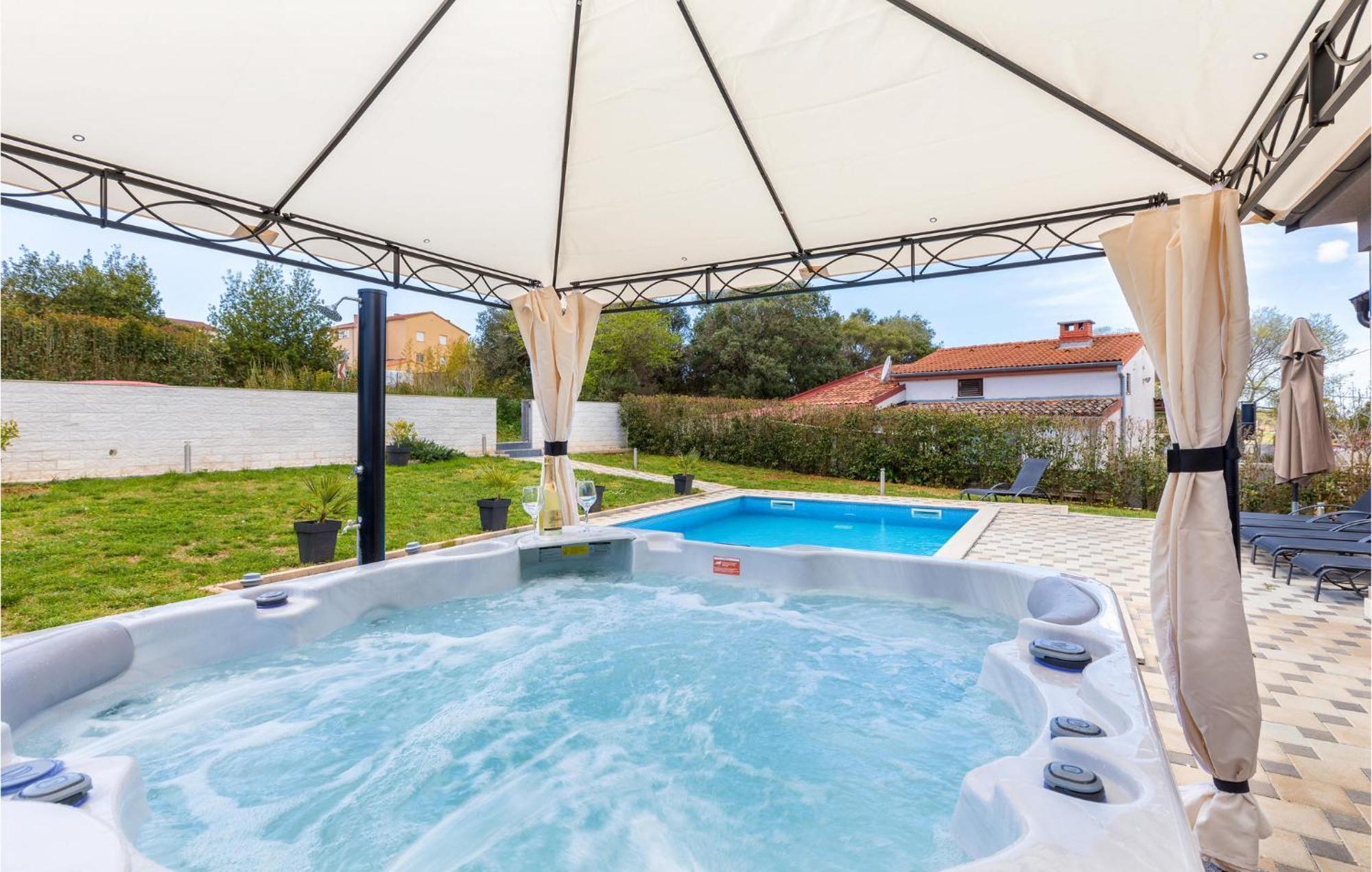 Holiday home Lovely In With Wifi Pula