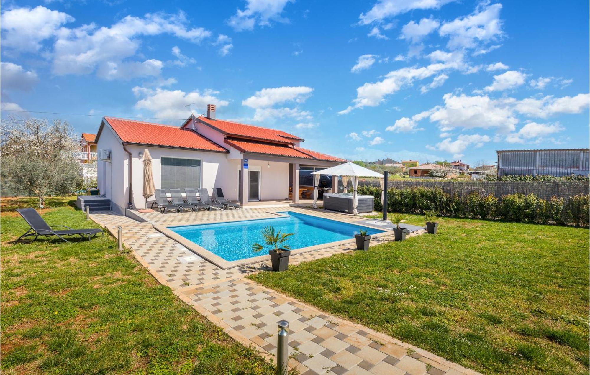 Holiday home Lovely In With Wifi Pula