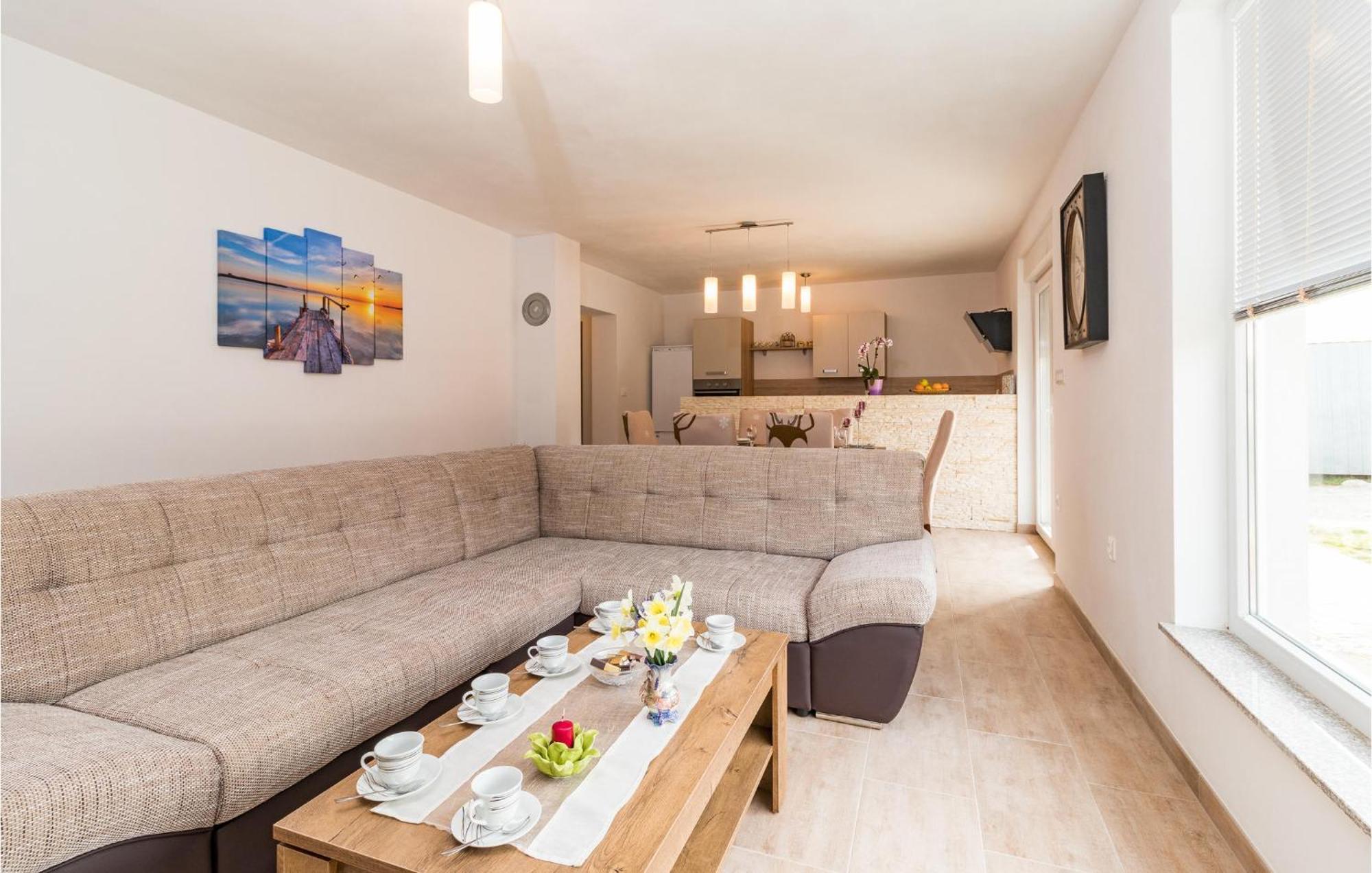 Lovely In With Wifi Holiday home *