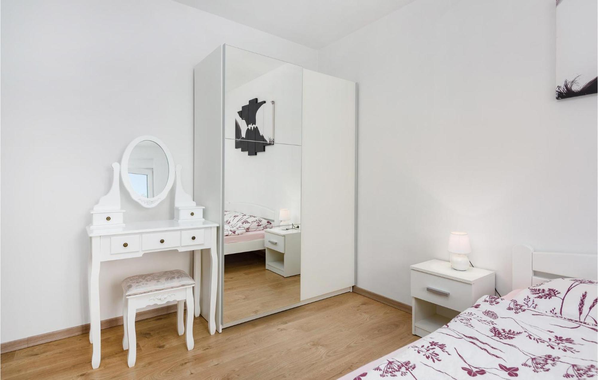 Lovely In With Wifi Holiday home